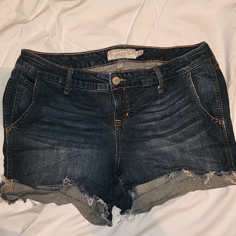 Torrid Distressed Shorts Size 14
